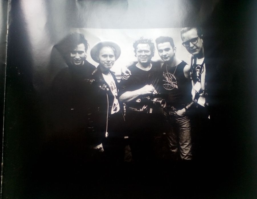 Capa do Vinil New Order e livro do vinil Depeche Mode