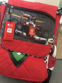 Nowy usztywniany plecak Ferrari