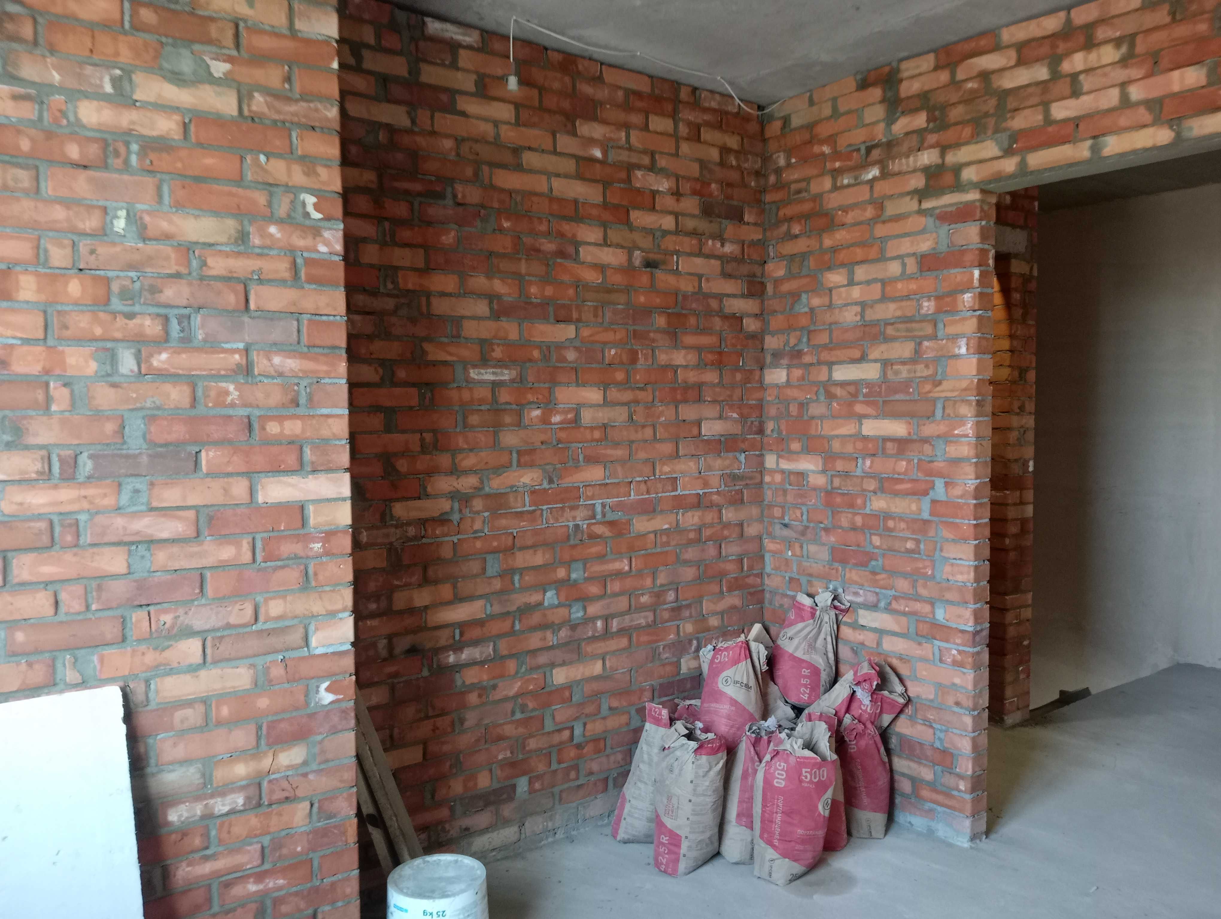 Кладка кирпича , газоблока .Каменщики ,мурувальні роботи