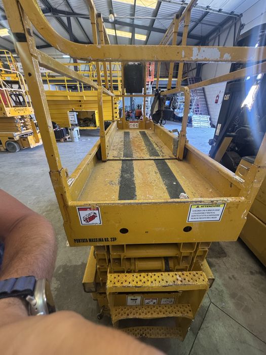 Plataforma elevatoria eletrica usada 10mt (ESTREITA)