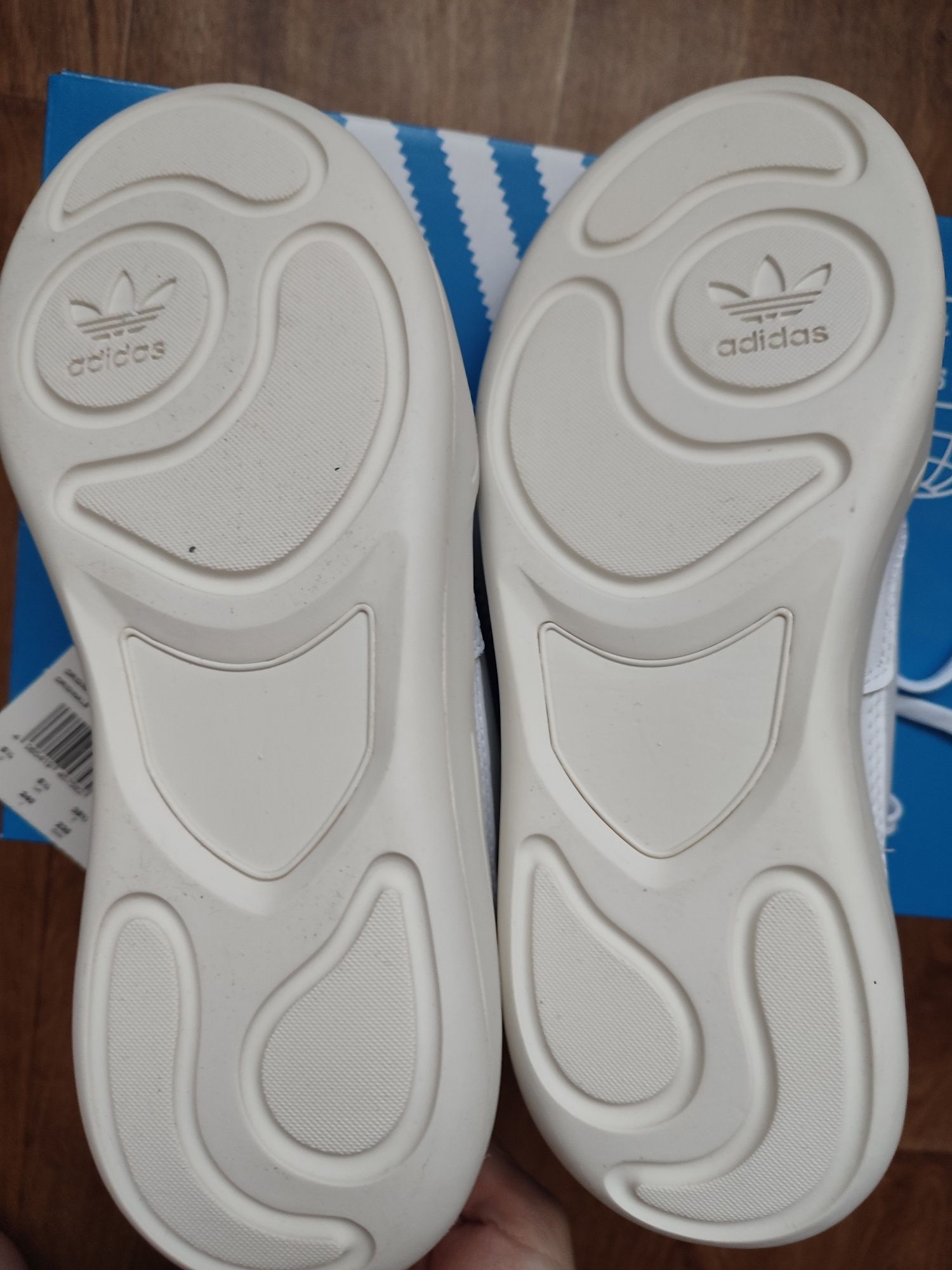 Нові шкіряні кросівки Adidas Her Court W GY3579 38 2/3 24см