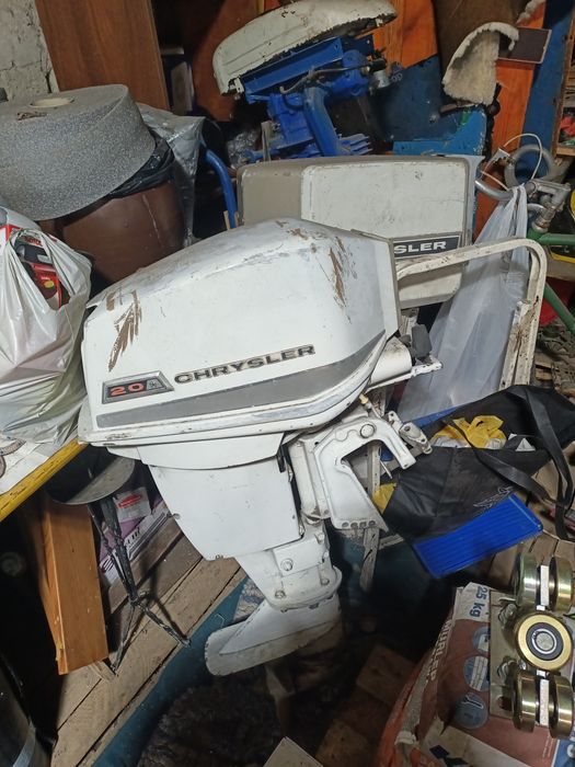 Sprzedam dwa silniki Chrysler 20KM