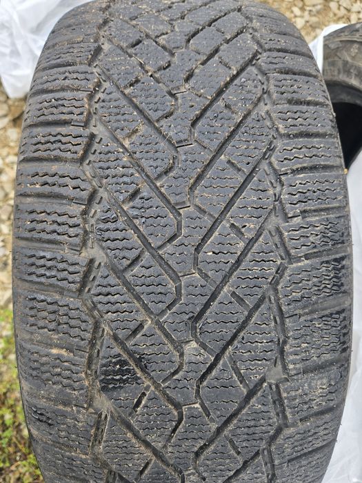 R18 225×45 Гарний стан.