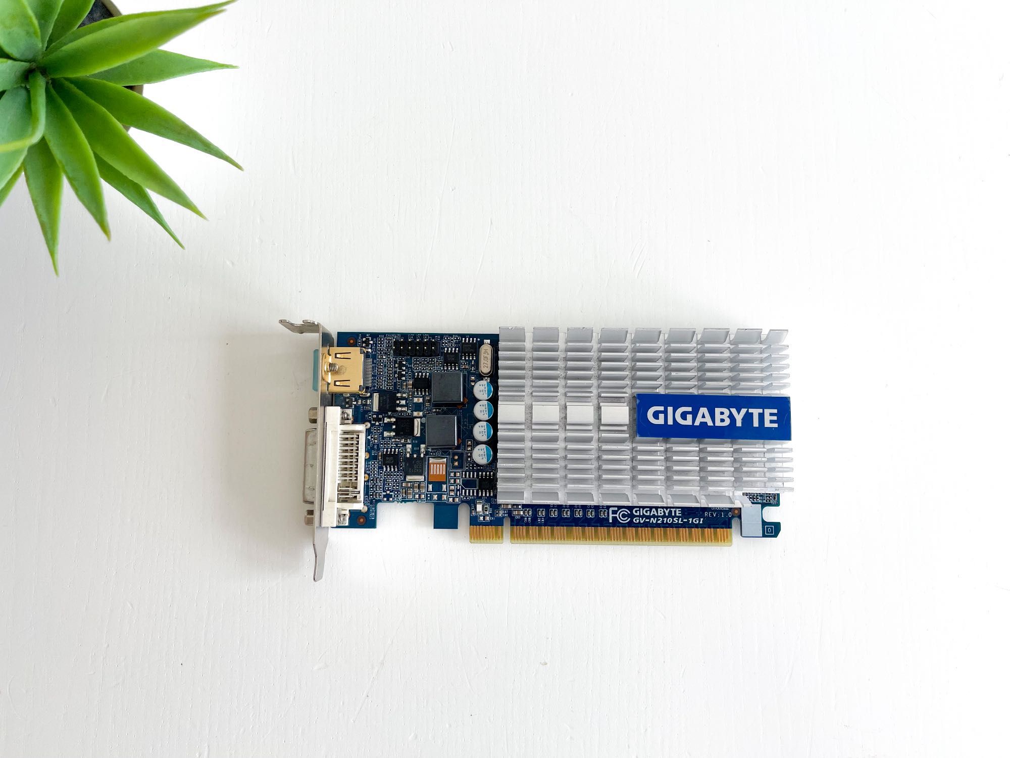 Placa Gráfica Gigabyte 1GB - Low Profile