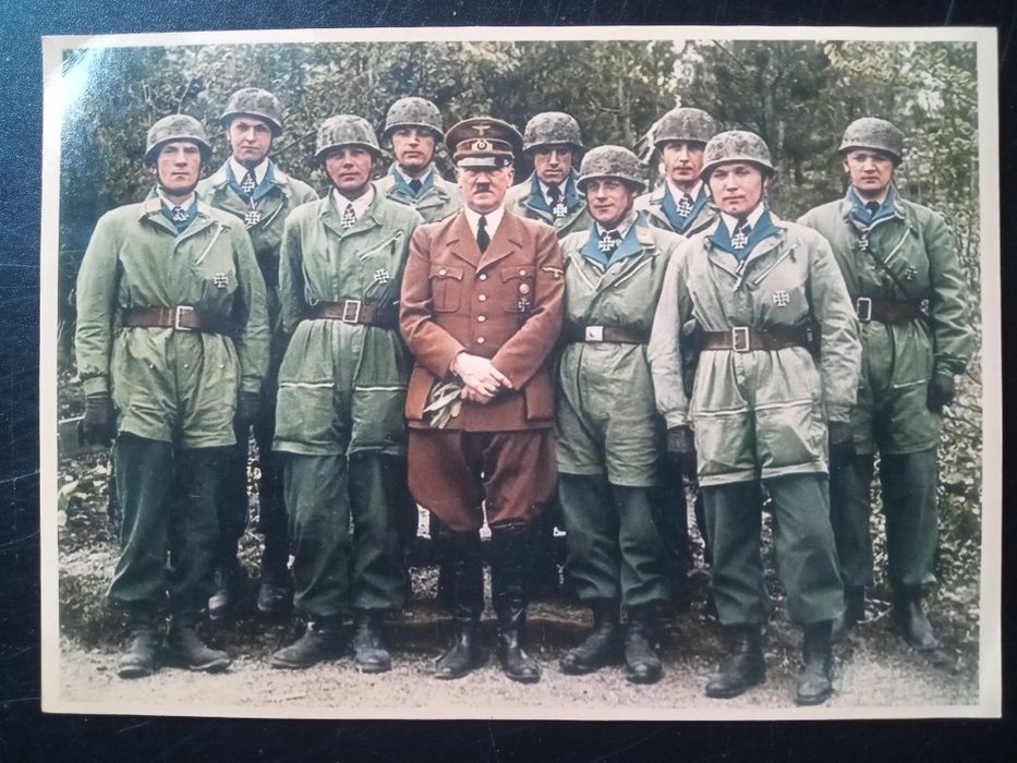 А. Гитлер с десантниками