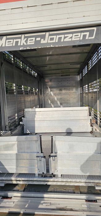 Samochód do przewozu zwierząt