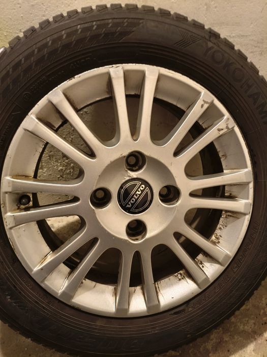 Felgi aluminiowe 15' 4x114,3 15 ET44 Volvo opony zimowe 195/60r15