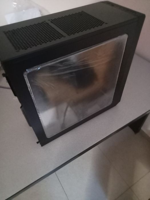 Caixa PC Fractal Design Focus G como nova
