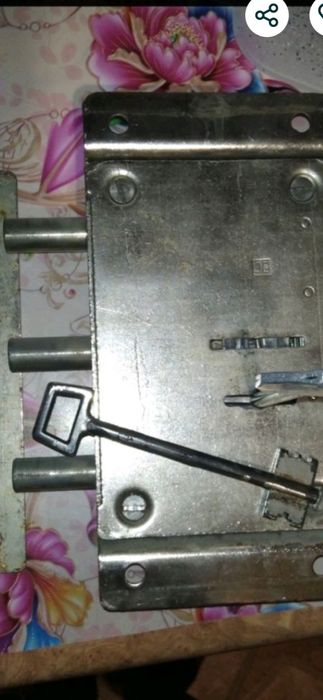 Петровского завода замок