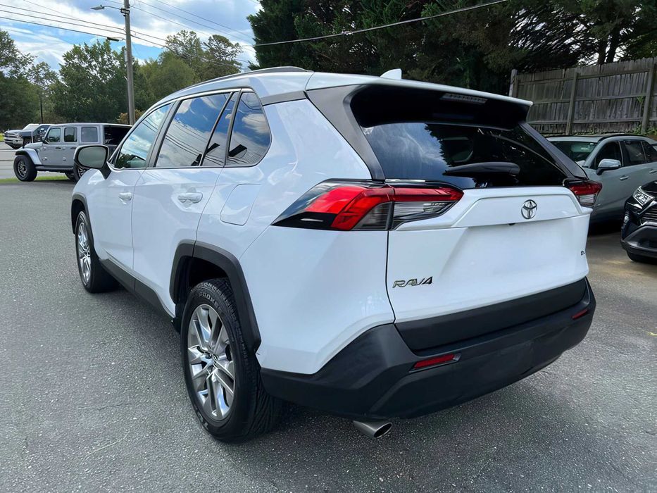 Toyota RAV4      2020