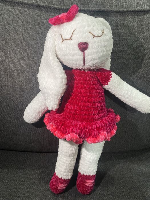 Coelhinha de veludo Amigurumi