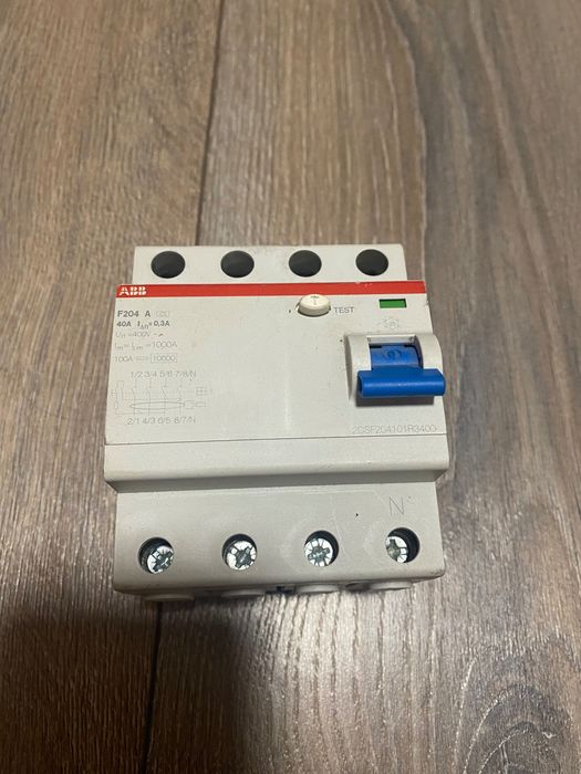 ABB F204 a 40/0,3