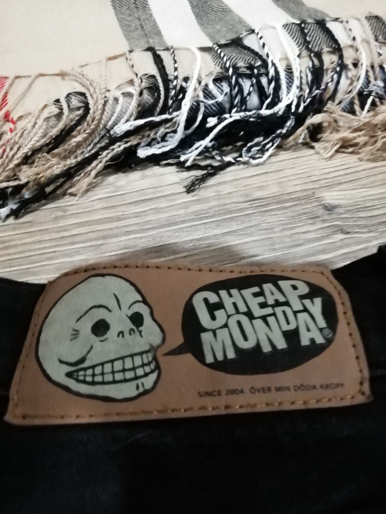 Джинси cheap monday Logo: SKULL SPEECH BUBBLE