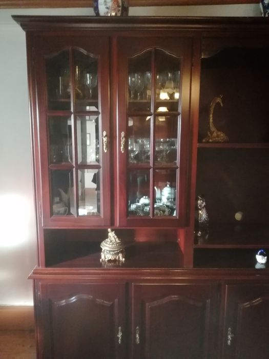 Armário da sala bom estado