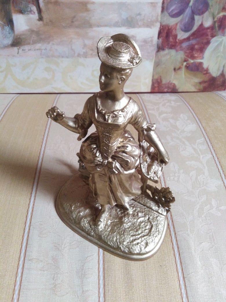 Zabytkowa rzezba, figura, dama z rybami, XIXw.
