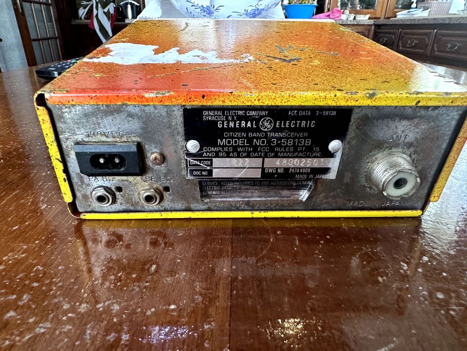 Rádio CB General Electric.