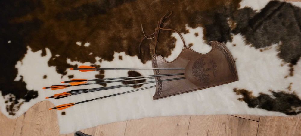 Kołczan w typie Tureckim skórzany, zdobiony.