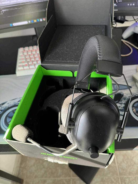 Combo Microfone Razer Seiren Elite e RAZER BlackShark V2 Pro