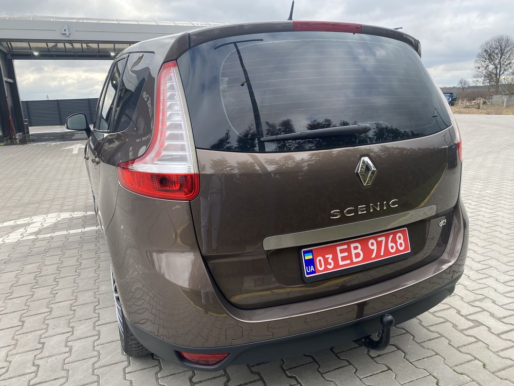 Продам Renault Grand Scenic 2011