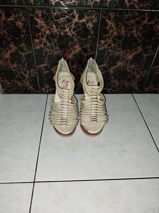 Обувь женская летняя