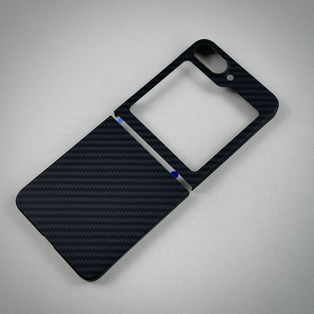 Карбоновый чехол Galaxy Flip 6