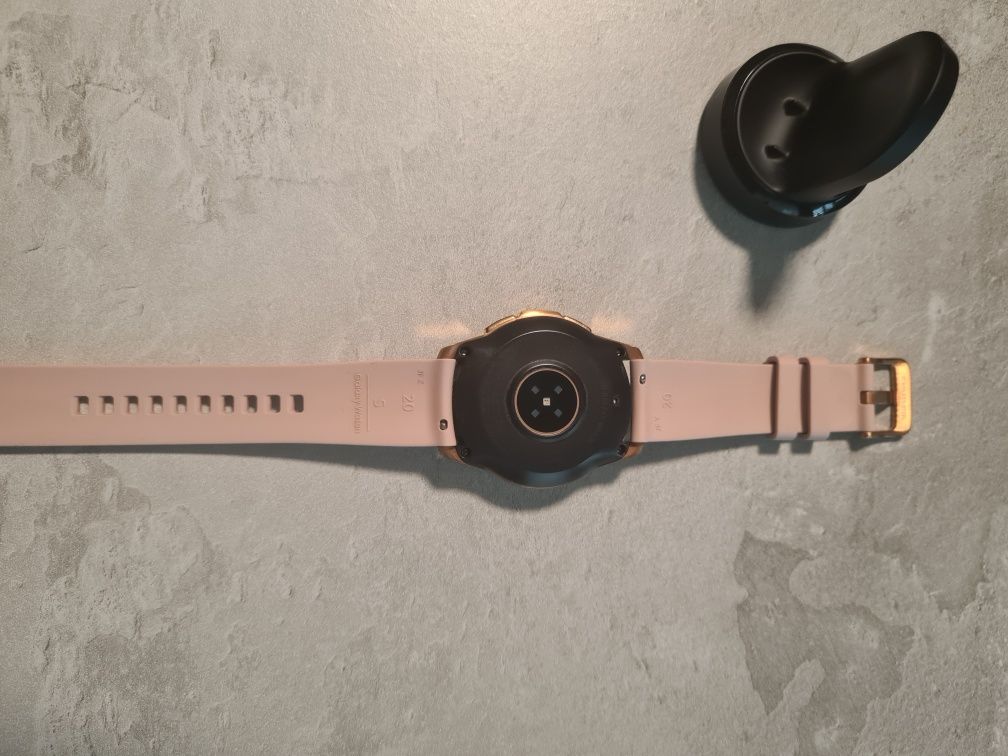 Samsung Galaxy Watch 42mm rose gold różowy złoty