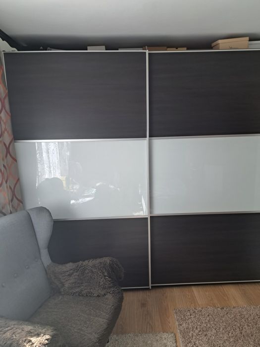 Szafa brwi stan bardzo dobry