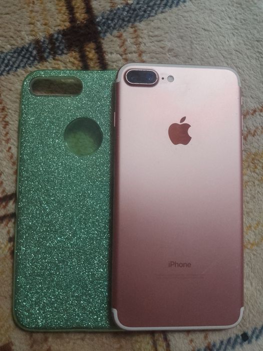Телефон iPhone 7plus+наушники.