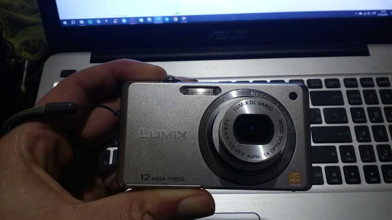 Цифровий фотоапарат Panasonic Lumix DMC-FS10