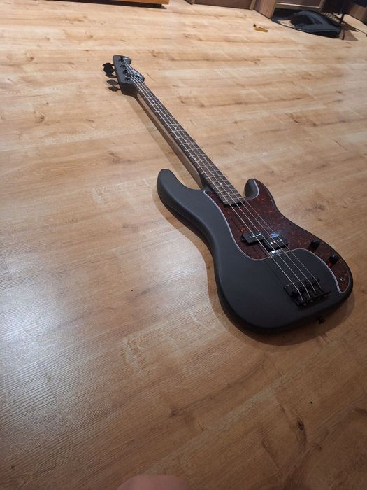 gitara basowa harley benton