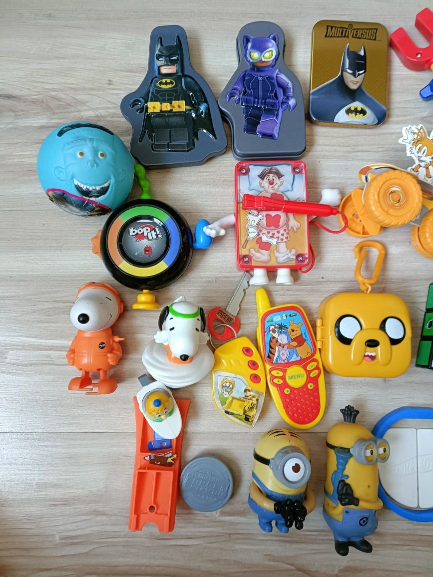 Duży zestaw zabawek gier z Mc Donalda Minionki Batman Snoppy