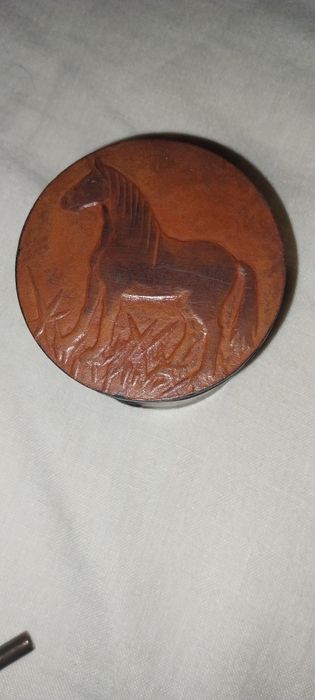 Caixa de cabedal com cavalo, Argentina