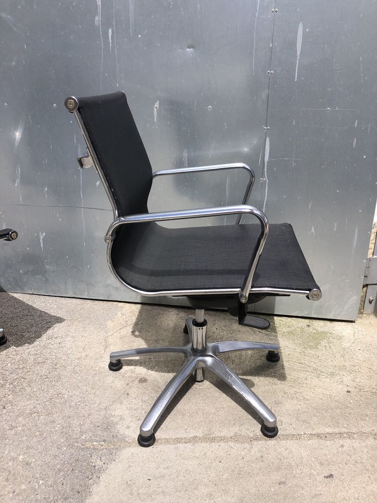 Cadeira de escritorio Ray and Charles Eames EA108