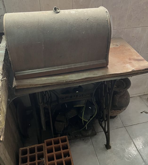 Maquina de costura antiga