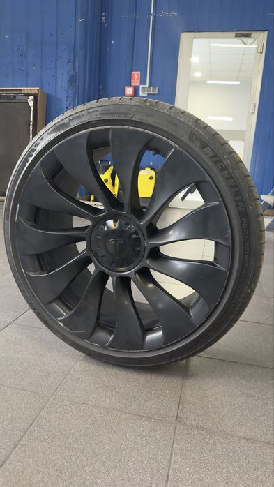 Felga Tesla Y 2022 (21x10.5J) ET48mm