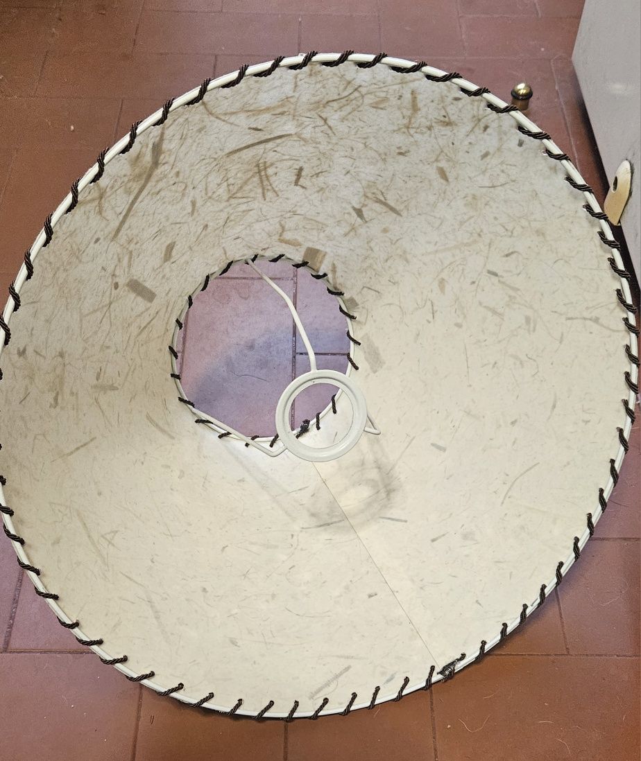 Abatjour em plastico