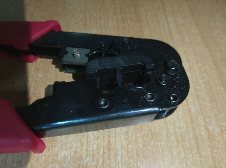 Zaciskarka zaciskacz HT-546 do wtyków konektorów RJ-11 RJ-12 RJ-45