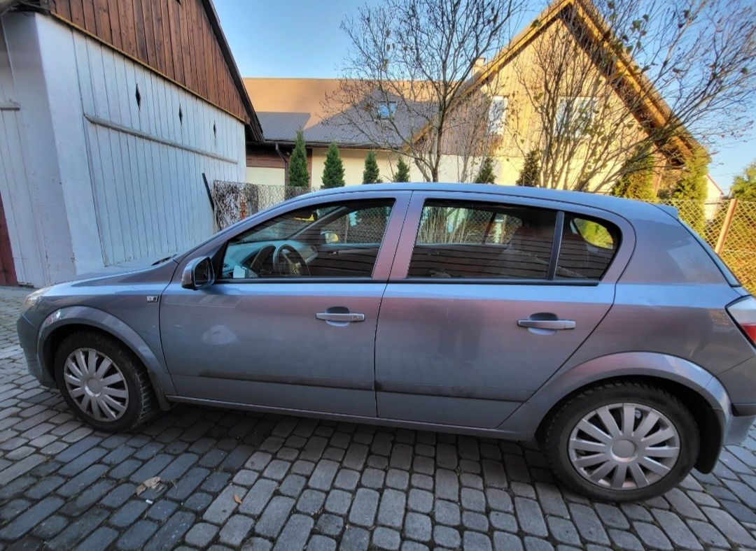 Opel Astra h 1.4 rocznik 2004