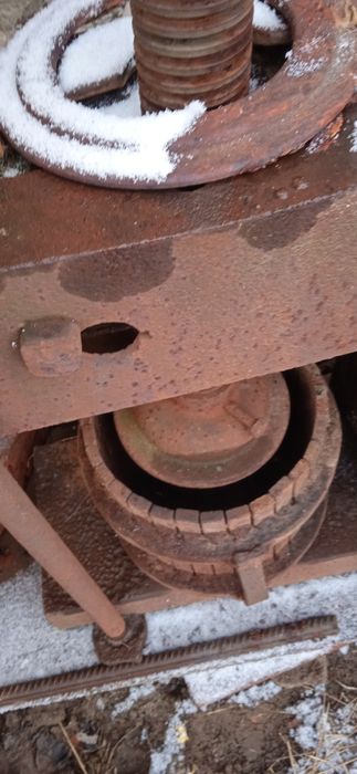 Механічній гвинтовий пресс великий