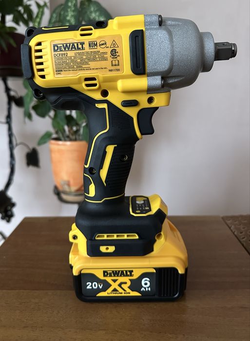 Акумуляторний гайкокрут DeWalt DFC 892