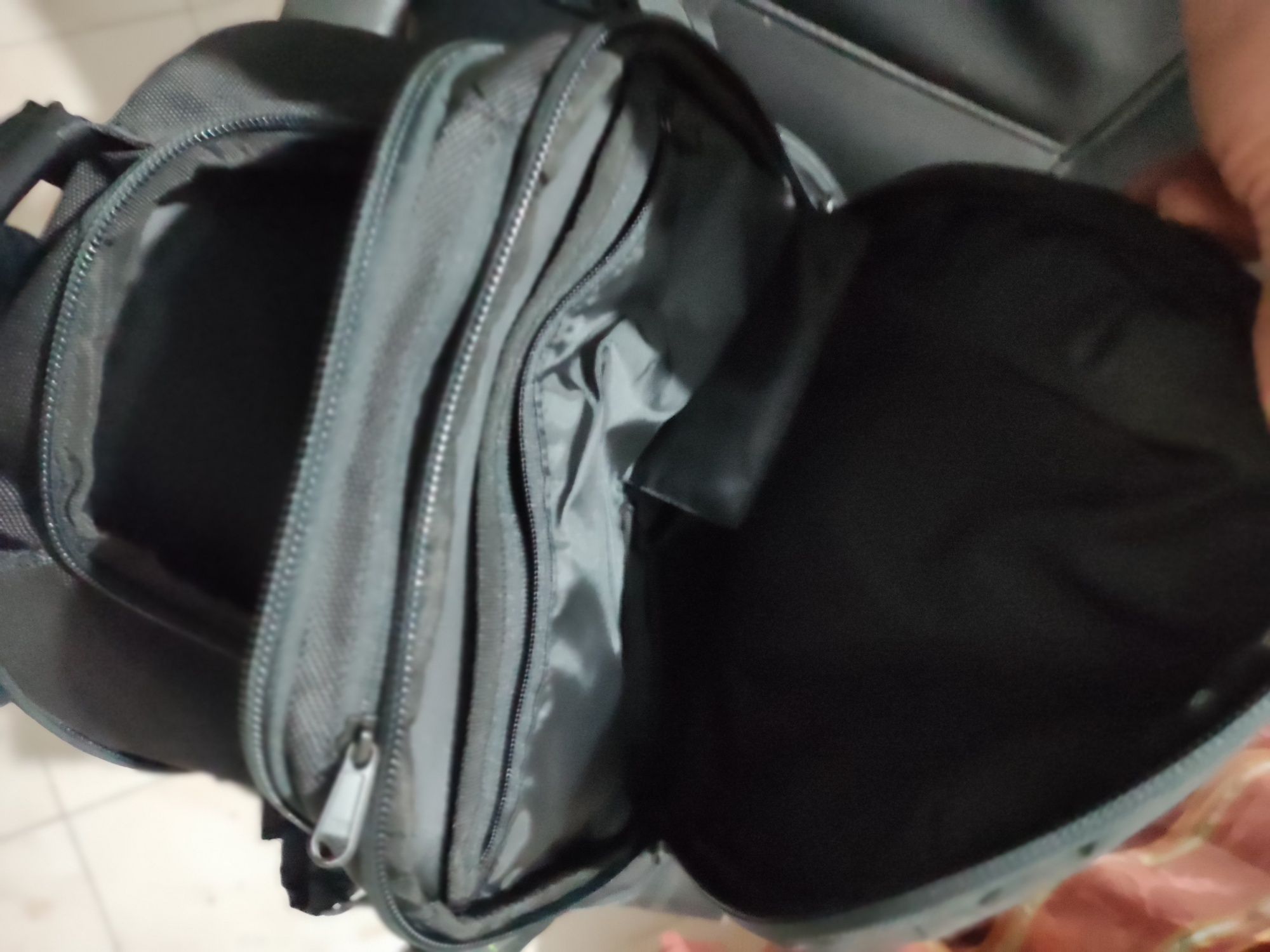 Mochila razer ainda com itiqueta