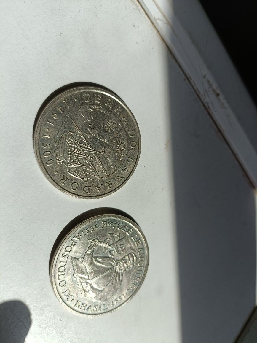 Vendo 2 moedas antigas de 200 escudos