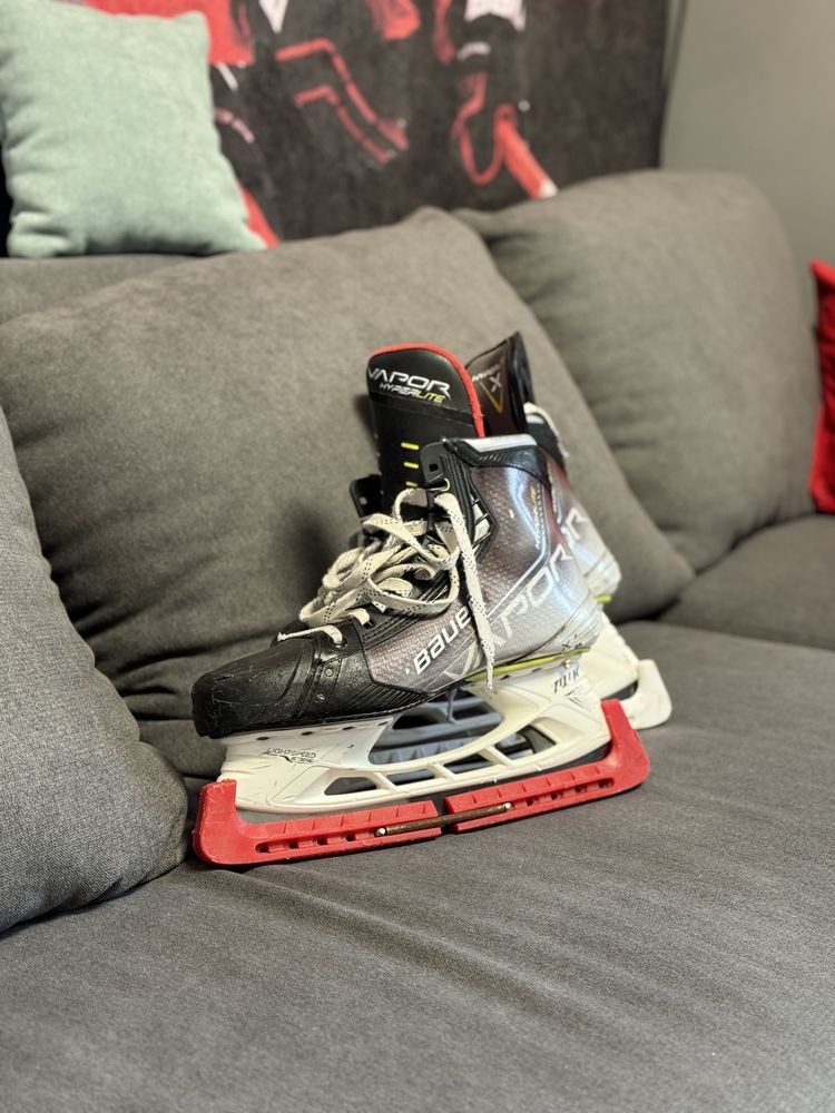 Продам хокейні ковзани Bauer Vapor Hyperlite, розмір 9.5 Fit 2