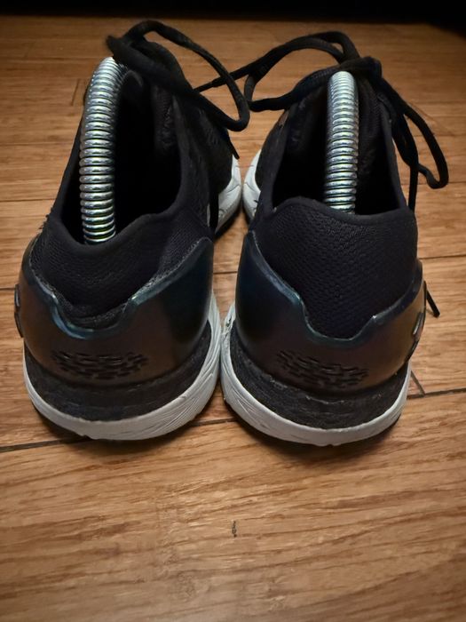 Buty sportowe damskie Under Armour HOVR rozm. 40