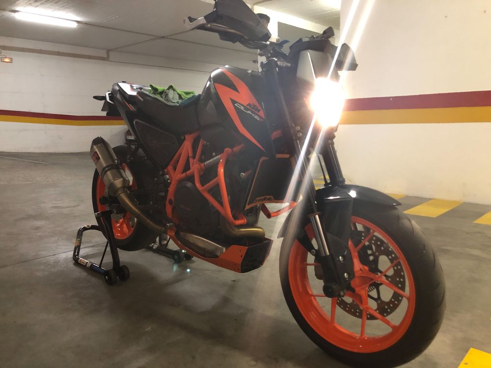 KTM Duke 690 R + muitos extras