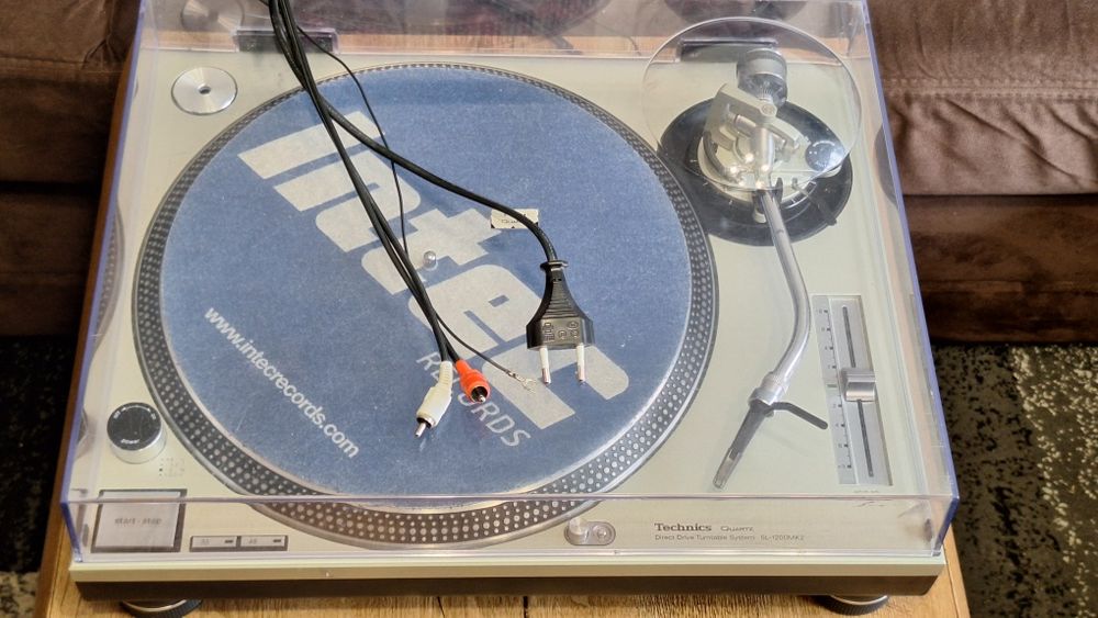 Gramofon Technics 1200 mk2 Made in Japan