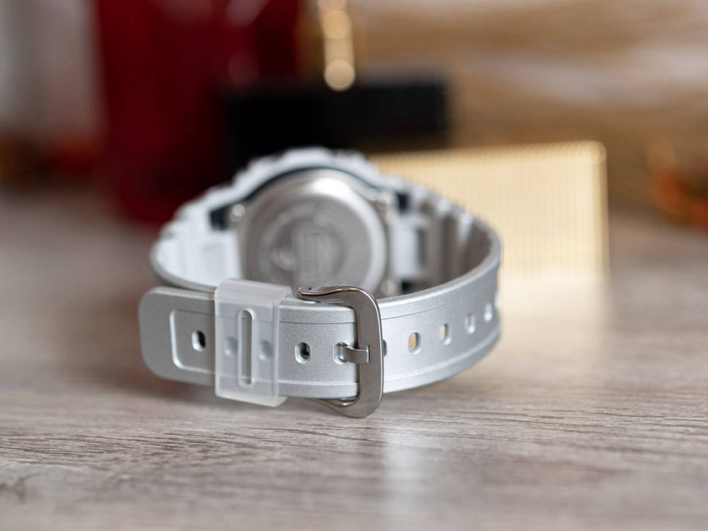 Годинник касіо / Casio G-shok white / CASIO G-SHOCK DW-5600FF-8ER