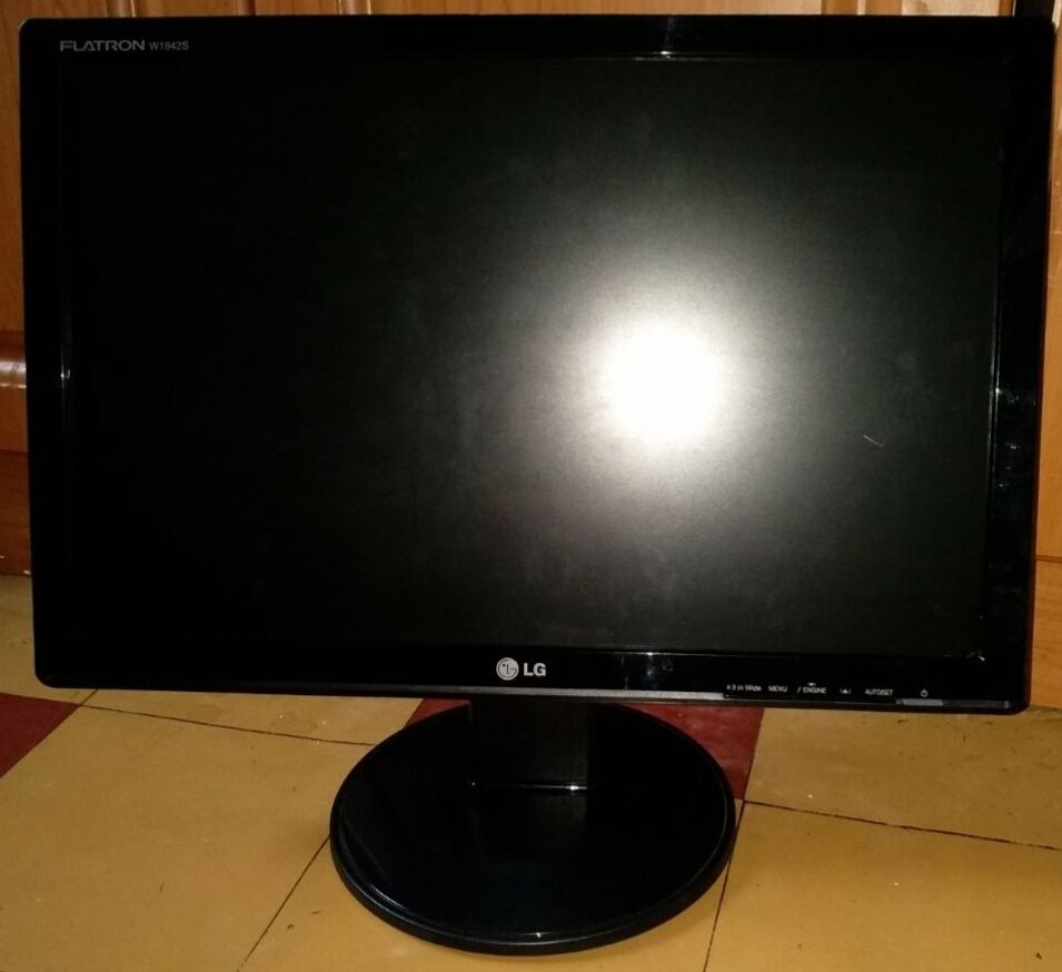 Монитор 19'' LG Flatron W1942S