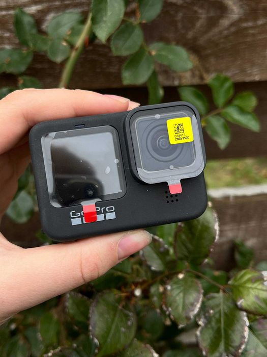 Екшн-камера GoPro Hero 9 у захисних плівках