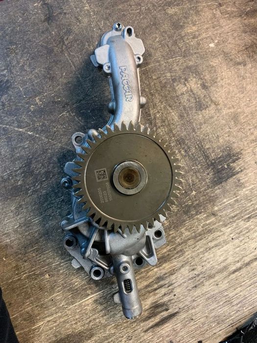 Pompa oleju PACCAR 2000205 MX11 DAF XF106